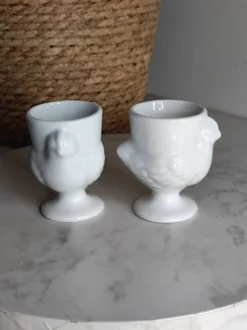 Coquetiers poule en porcelaine blanche