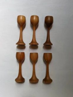 Coquetiers sur pieds en bois tourné