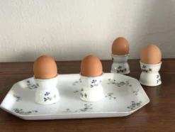 Coquetiers sur plateau en porcelaine de Limoges Bernardaud décor barbeau