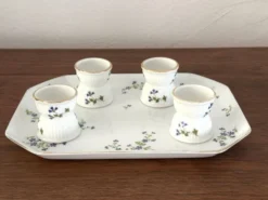 Coquetiers sur plateau en porcelaine de Limoges Bernardaud décor barbeau