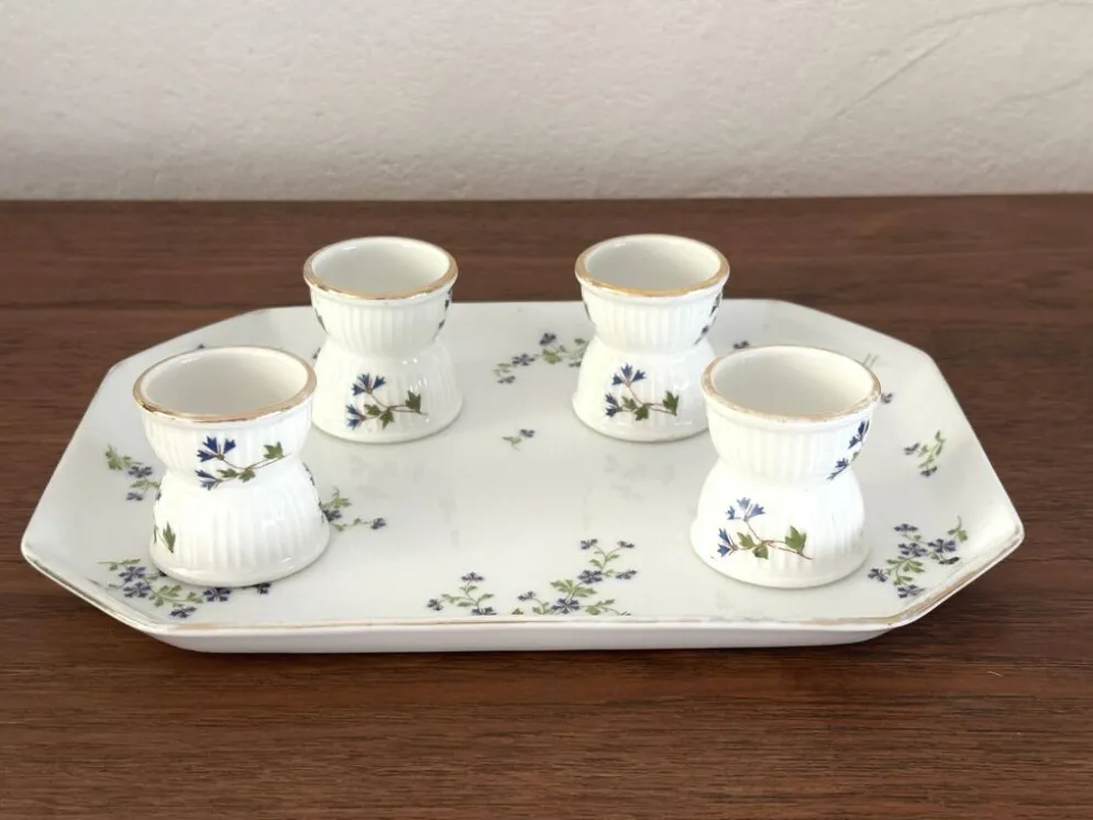 Coquetiers sur plateau en porcelaine de Limoges Bernardaud décor barbeau