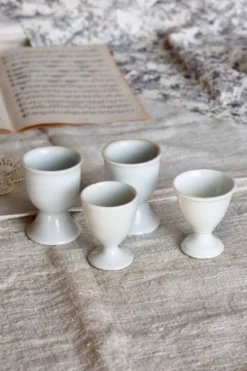 4 coquetiers vintage dépareillés en porcelaine blanche
