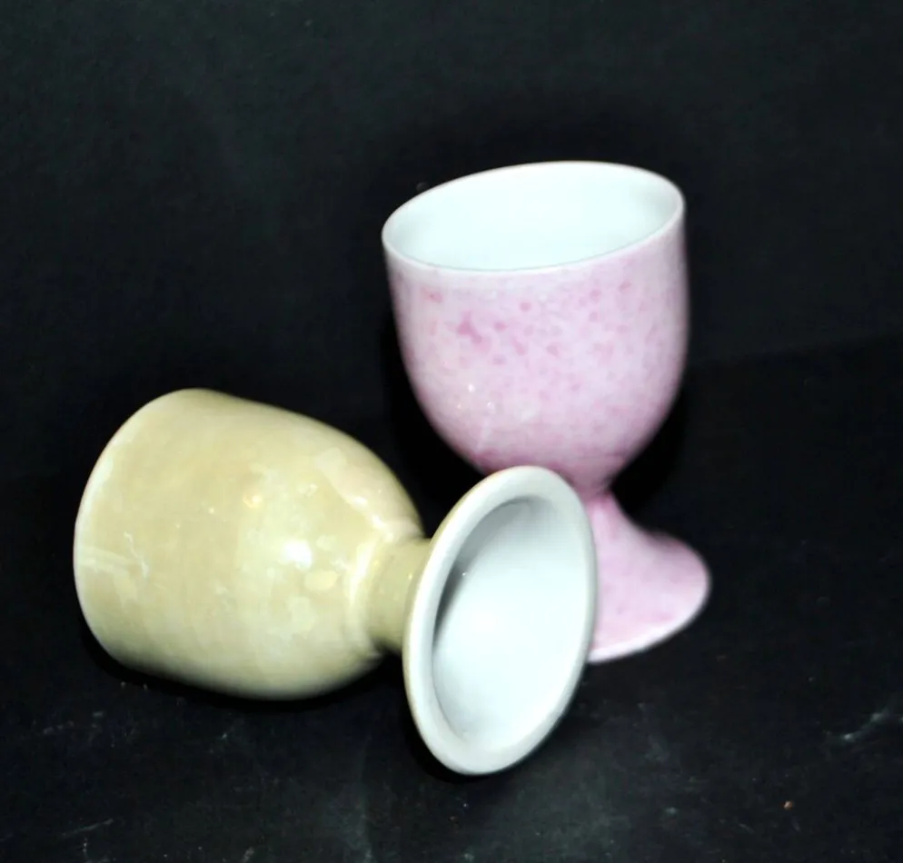 2 coquetiers vintage en porcelaine jaune et rose