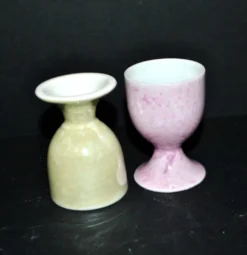 2 coquetiers vintage en porcelaine jaune et rose