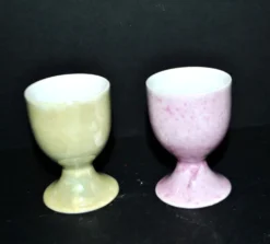 2 coquetiers vintage en porcelaine jaune et rose