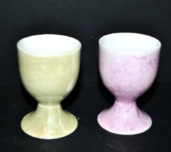 2 coquetiers vintage en porcelaine jaune et rose