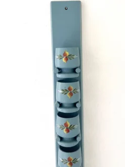6 Coquetiers vintage sur étagère murale