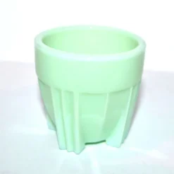 Coquetier à œuf – Gobelet art déco en opaline vert clair