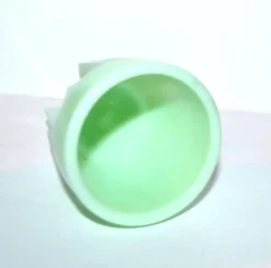 Coquetier à œuf – Gobelet art déco en opaline vert clair