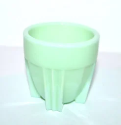 Coquetier à œuf – Gobelet art déco en opaline vert clair