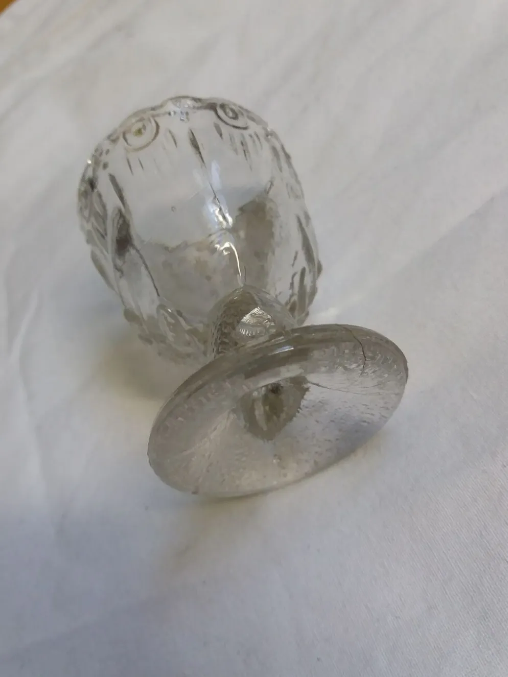 Coquetier verre moulé oiseau pigeon