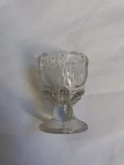 Coquetier verre moulé oiseau pigeon