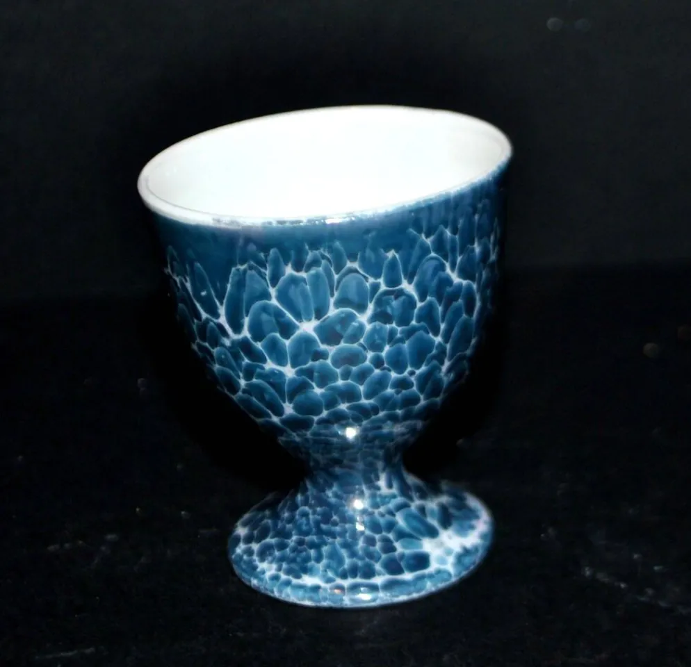 Coquetier vintage en porcelaine bleue