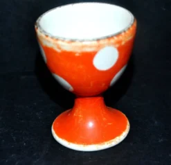 Coquetier vintage rouge à pois blanc en faïence de Sarreguemines H6.5cm