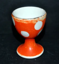 Coquetier vintage rouge à pois blanc en faïence de Sarreguemines H6.5cm