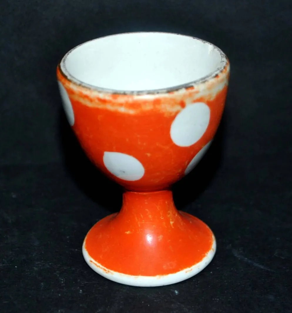 Coquetier vintage rouge à pois blanc en faïence de Sarreguemines H6.5cm