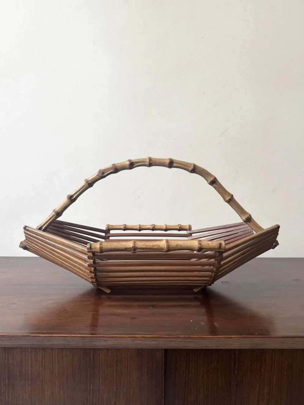 Corbeille / coupe de fruits en bois et bambou, France 1950