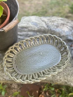 Corbeille en céramique tressée