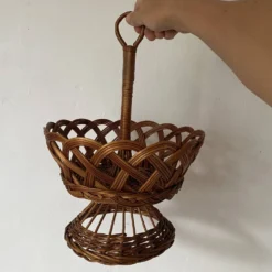 Corbeille à fruits sur pied en osier