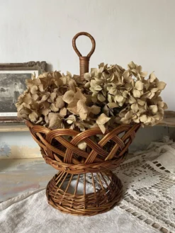 Corbeille à fruits sur pied en osier