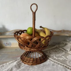 Corbeille à fruits sur pied en osier