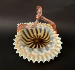 Corbeille Murano en verre soufflé opalin, Italie, années 1950-1960