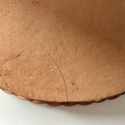 Corbeille tressée en terre cuite naturelle