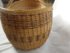 Couffin osier ancien nourrisson