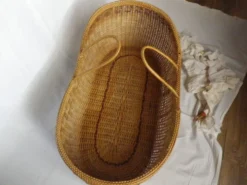 Couffin osier ancien nourrisson