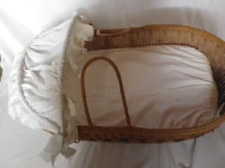 Couffin osier ancien nourrisson
