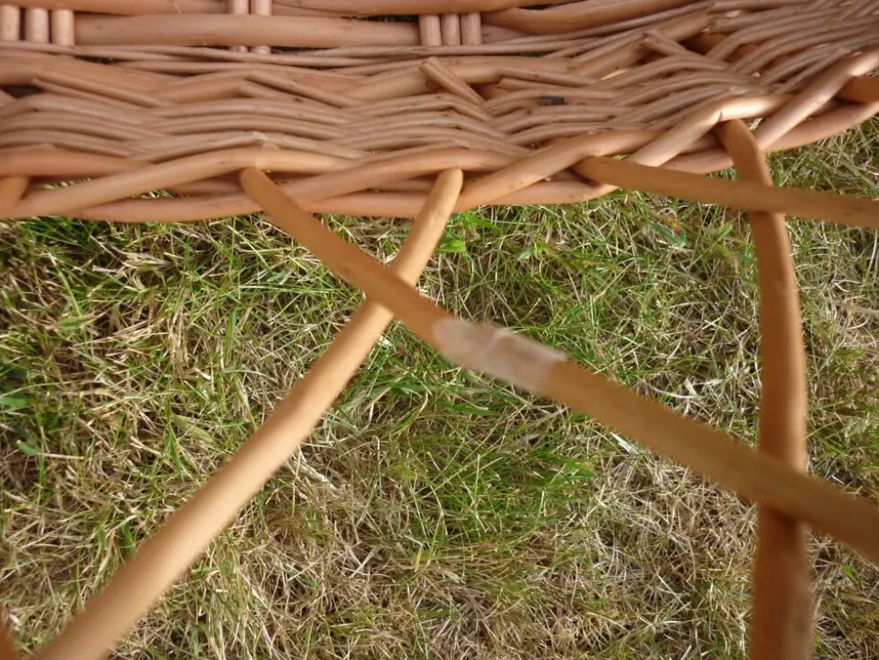 Couffin vintage en osier et rotin avec matelas et garnitures