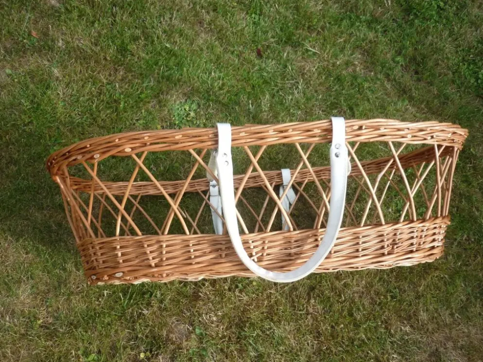 Couffin vintage en osier et rotin avec matelas et garnitures
