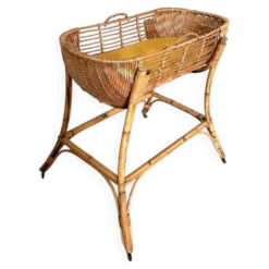 Couffin vintage en rotin sur support
