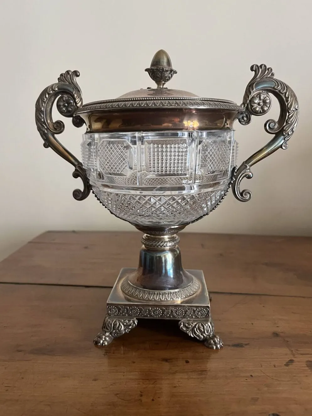 Coupe, drageoir en cristal taillé et métal argenté – style Restauration