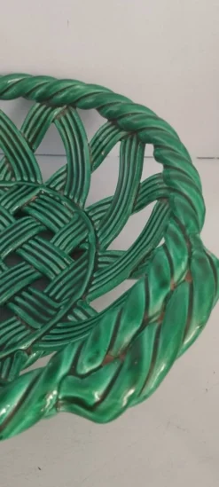 Coupe en céramique tressée verte