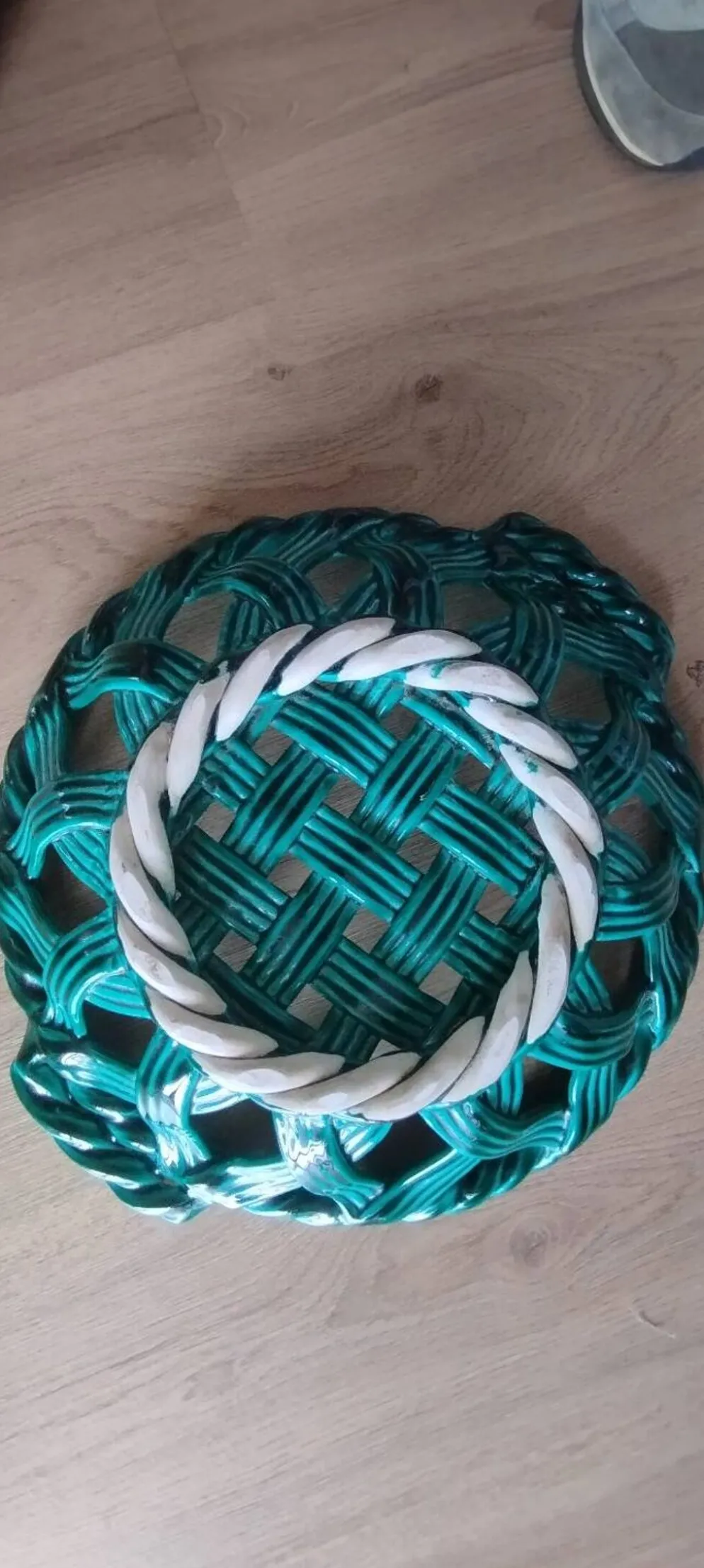 Coupe en céramique tressée verte