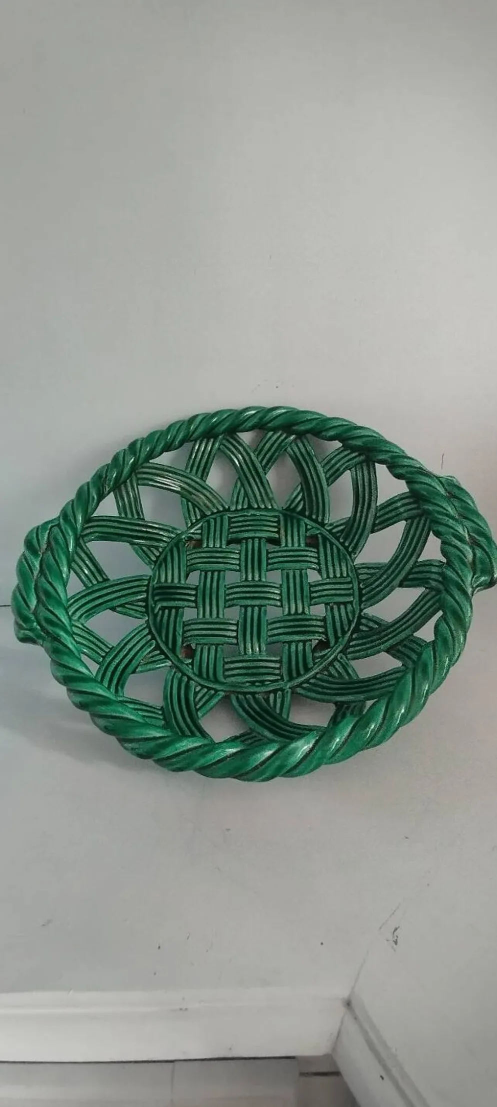 Coupe en céramique tressée verte