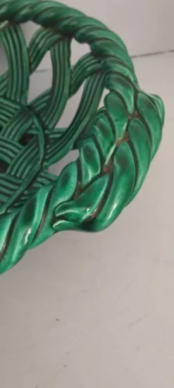 Coupe en céramique tressée verte