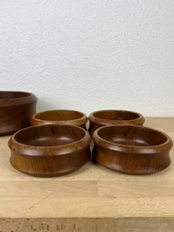 Coupe en teck scandinave et 4 ramequins