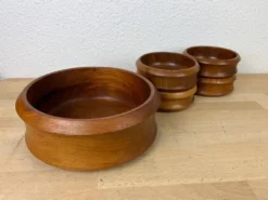 Coupe en teck scandinave et 4 ramequins