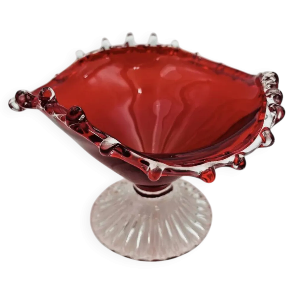 Coupe en verre soufflé rouge