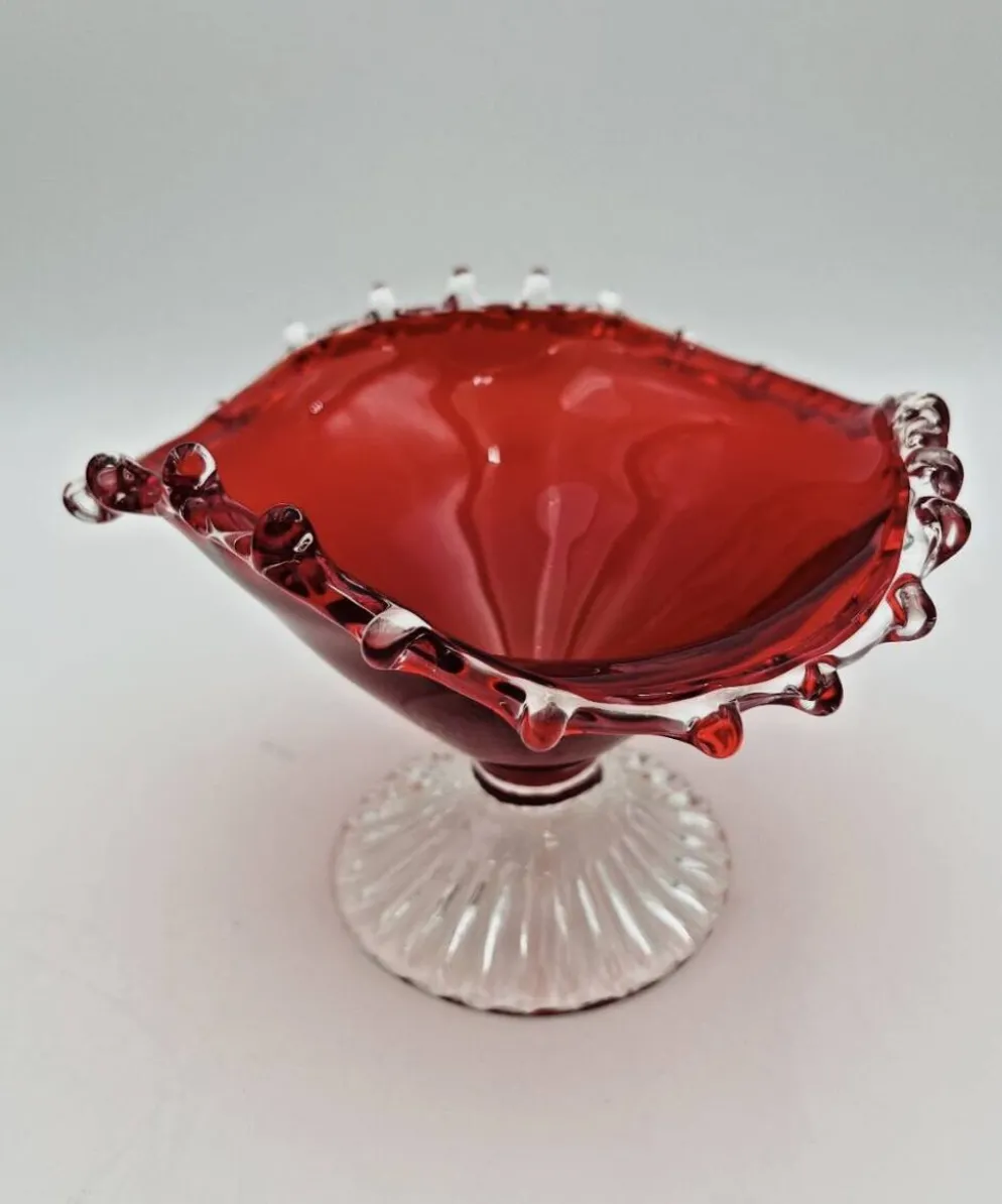 Coupe en verre soufflé rouge