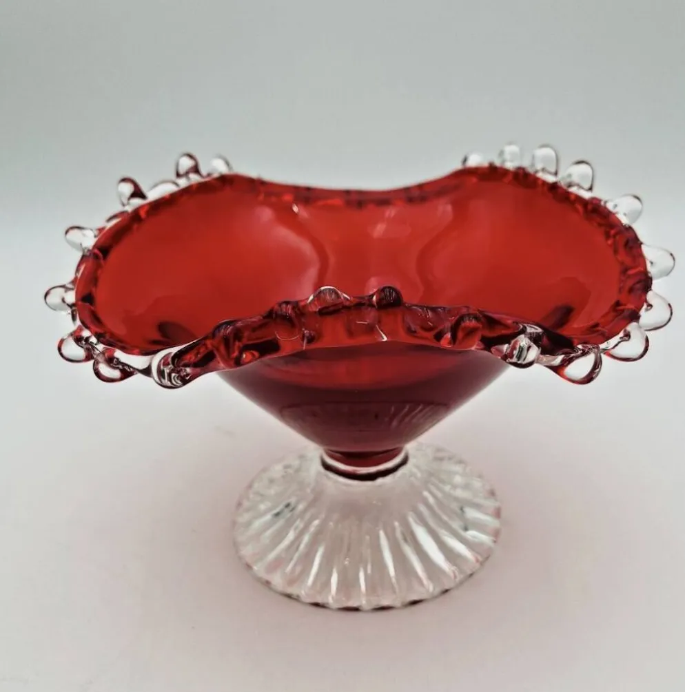 Coupe en verre soufflé rouge