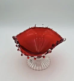 Coupe en verre soufflé rouge