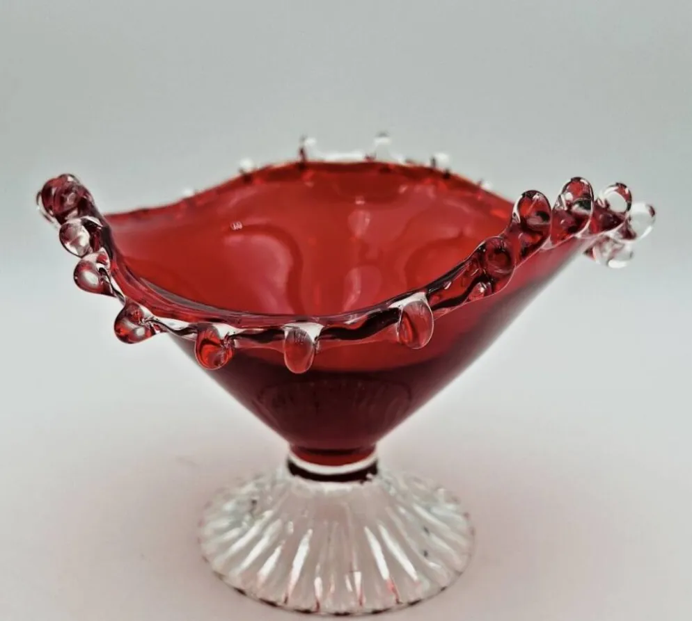 Coupe en verre soufflé rouge
