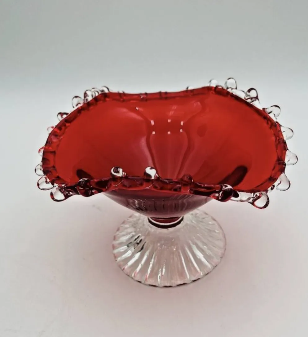 Coupe en verre soufflé rouge
