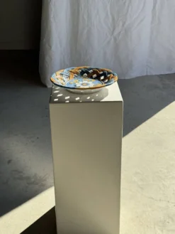 Coupe à fruits en céramique émaillée de Brancaleone Italie à décor floral