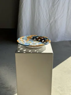 Coupe à fruits en céramique émaillée de Brancaleone Italie à décor floral