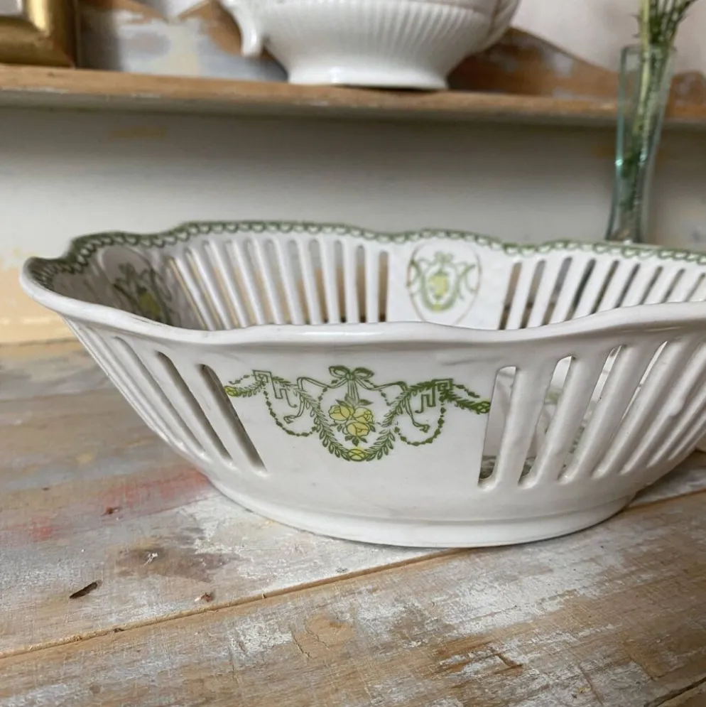 Coupe à fruits en porcelaine ajourée