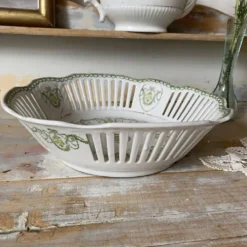 Coupe à fruits en porcelaine ajourée